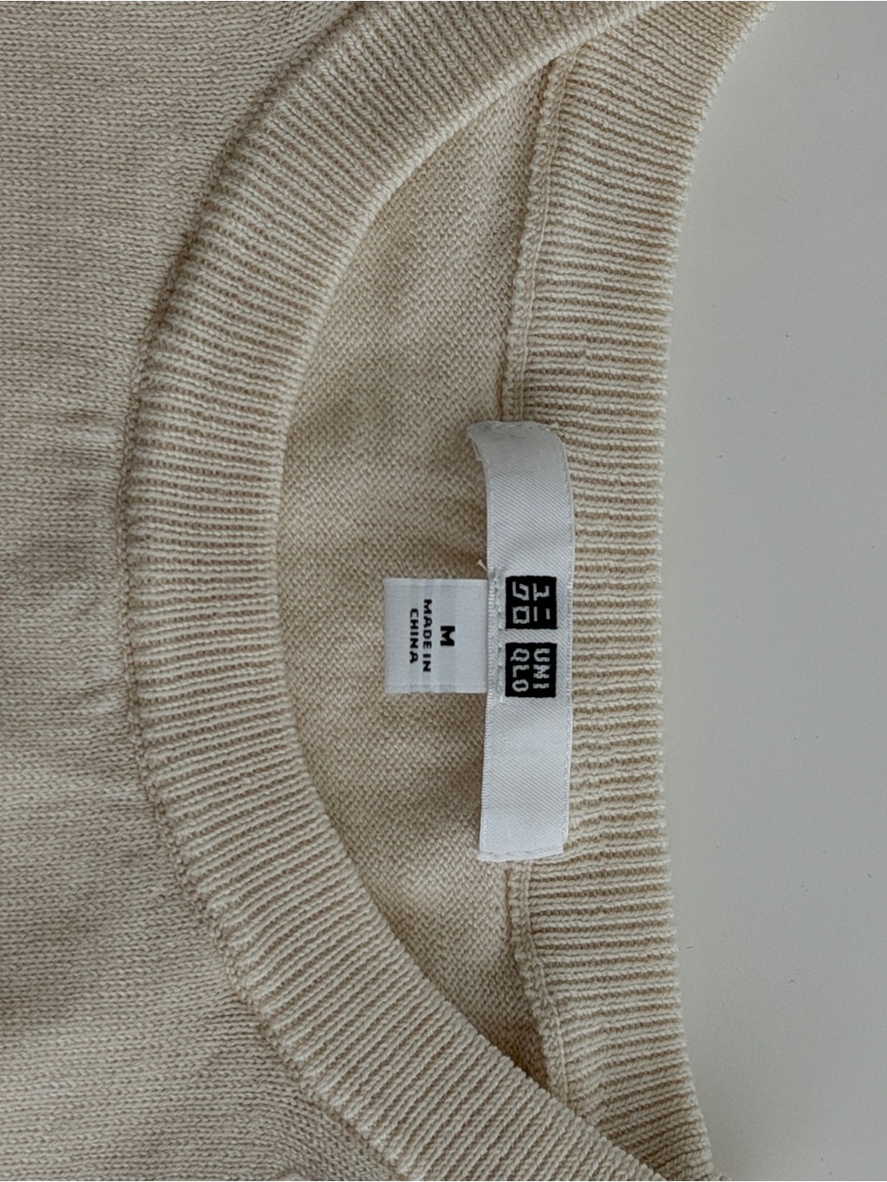 UNIQLO 100% Wool Short Sleeve Knit Top - Picture 4 of 5